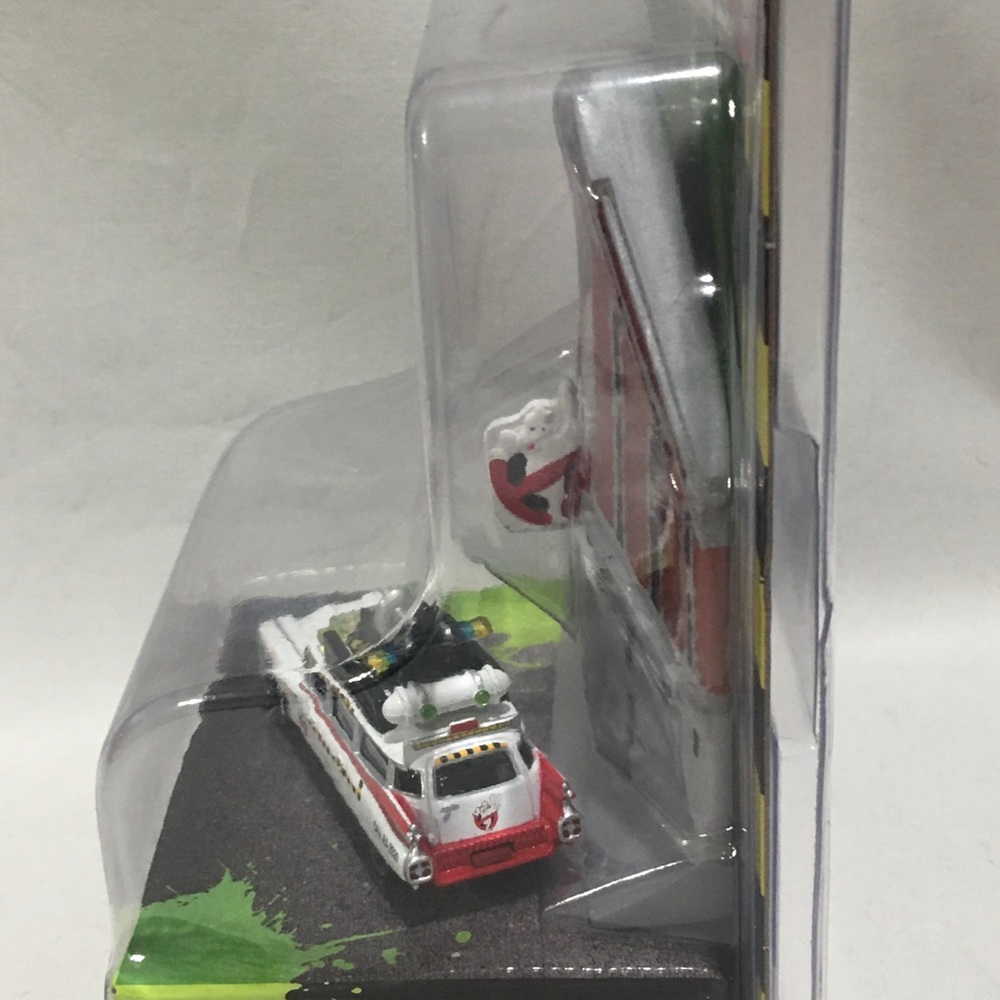 2018 Ghostbusters Ecto 1A 1959 Cadillac 1:64 Scale Johnny Lightning NIP - Picture 8 of 10